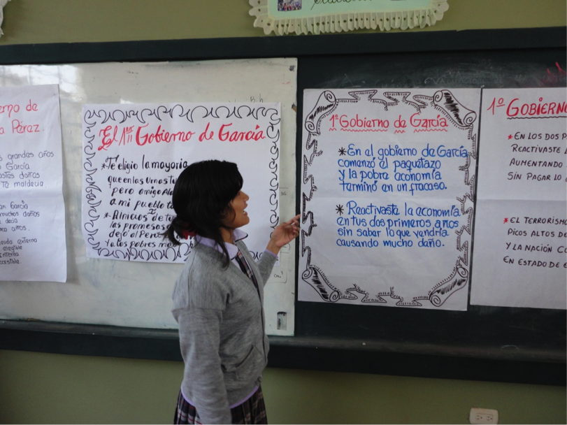 Estudiante recitando  sus cumananas  creadas sobre el tema Gobierno  de Alan García Pérez